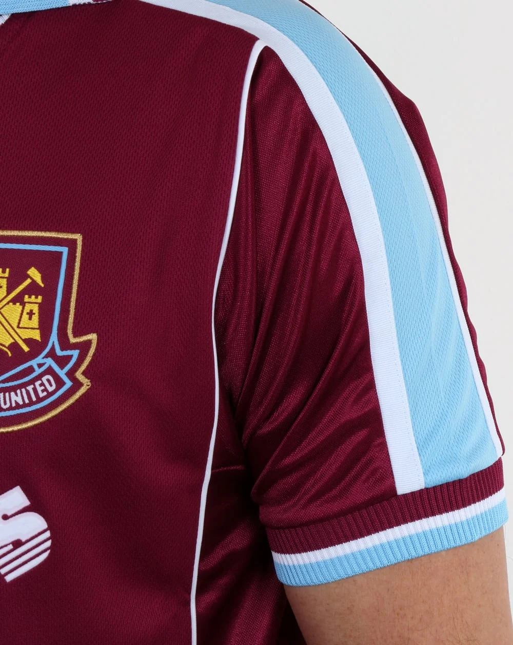 80s Casual Classics West Ham 2000 Retro Football Shirt Claret - Image 3