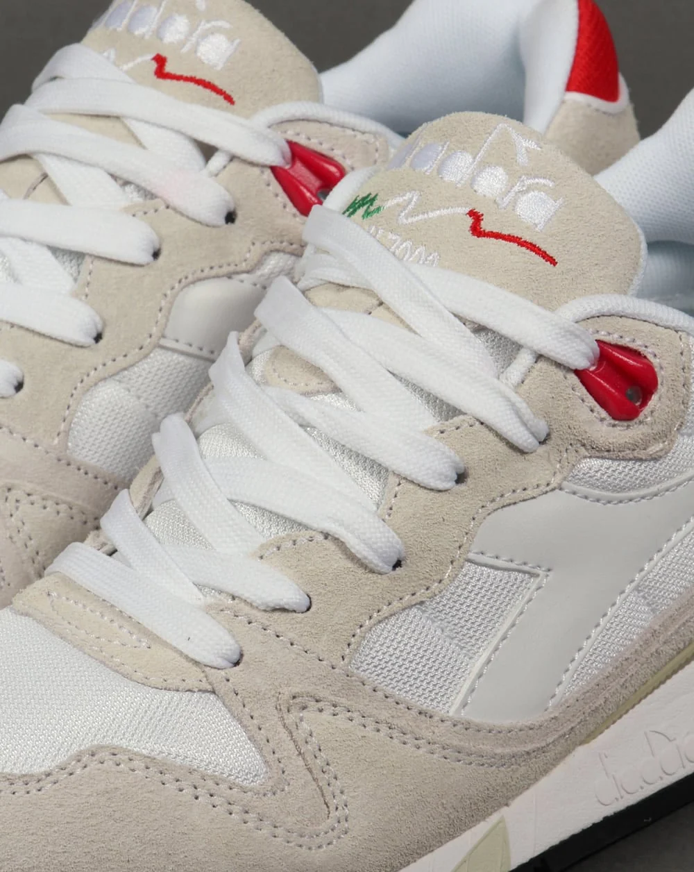 Diadora V7000 NYL II Trainers White/Red - Image 4