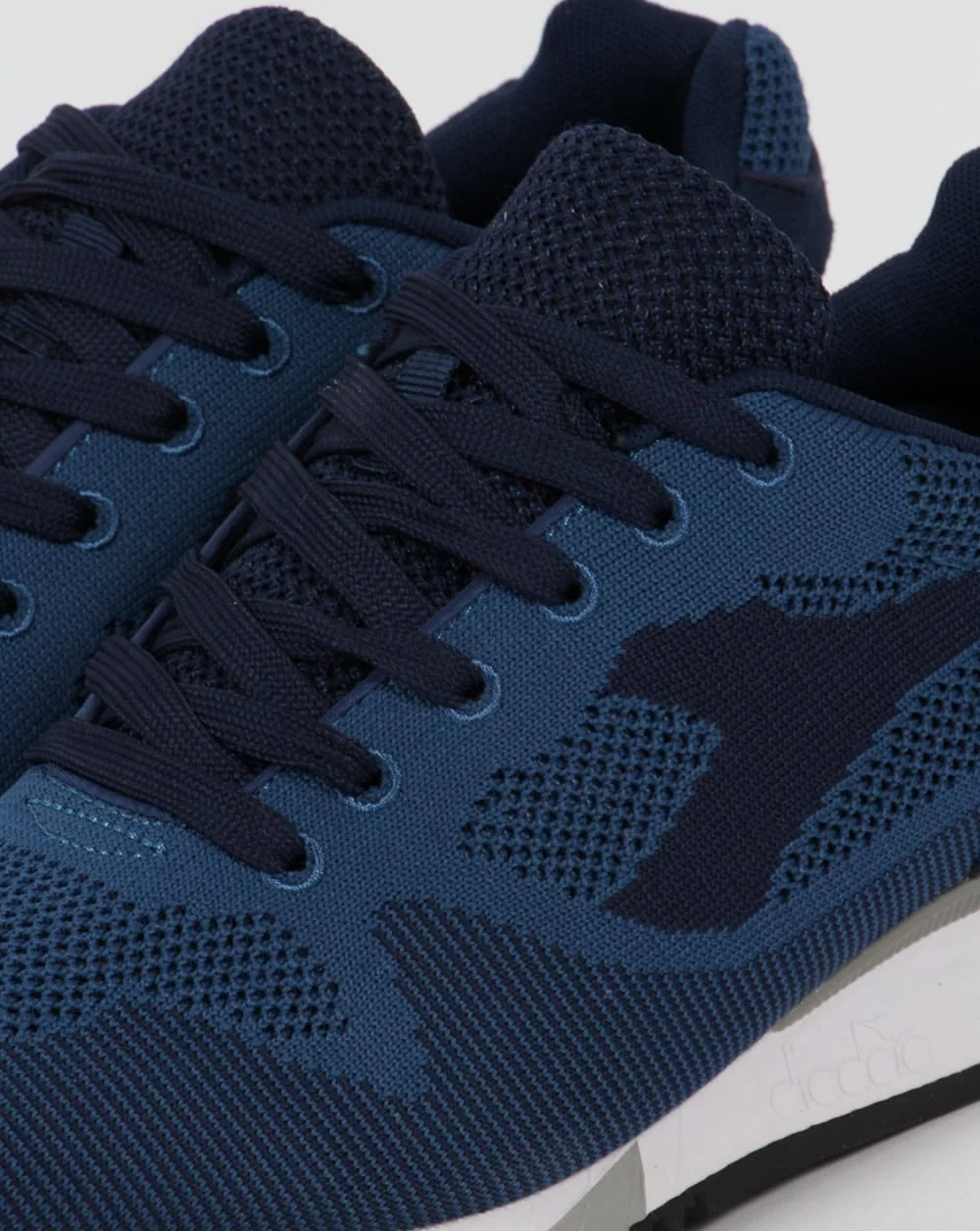 Diadora V7000 Weave Trainers Saltire Navy - Image 4